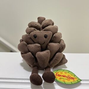 amuseable pine cone